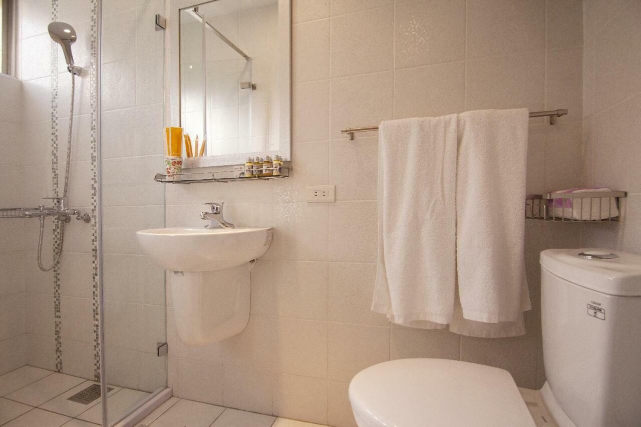 Chao Daily Rent Hotel ไถหนาน ภายนอก รูปภาพ
