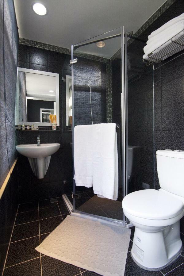 Chao Daily Rent Hotel ไถหนาน ภายนอก รูปภาพ